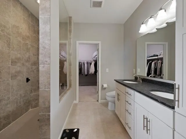 20897 Glade Avenue Lakeville, MN 55044