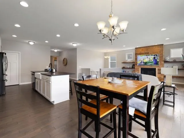 20897 Glade Avenue Lakeville, MN 55044
