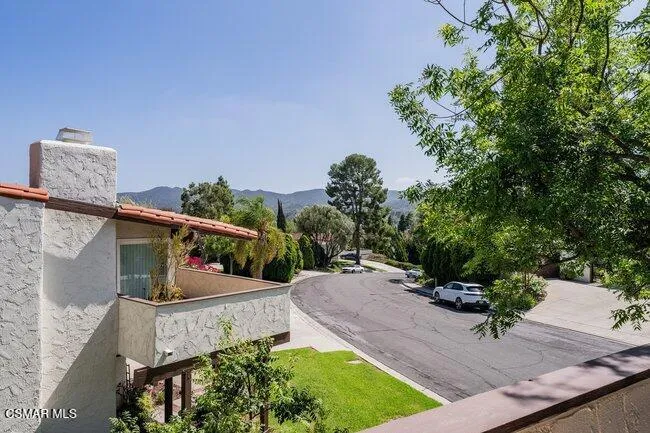 784 Woodlawn Drive Thousand Oaks, CA 91360