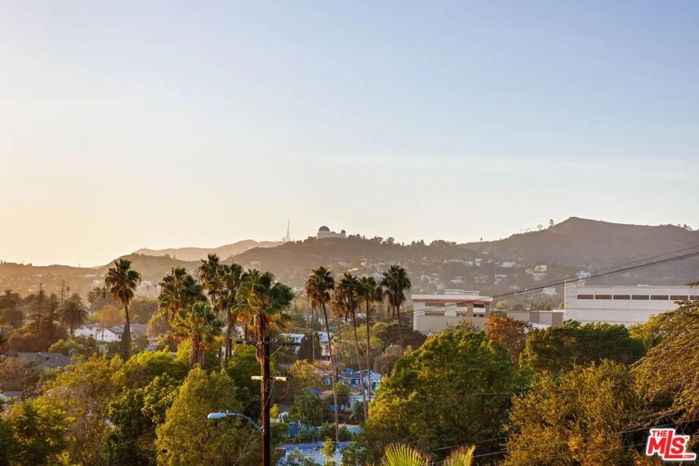 4016 Cumberland Avenue Los Angeles, CA 90027