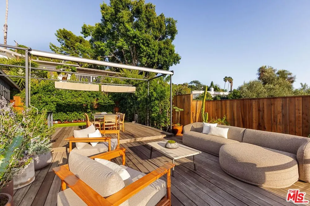 4016 Cumberland Avenue Los Angeles, CA 90027