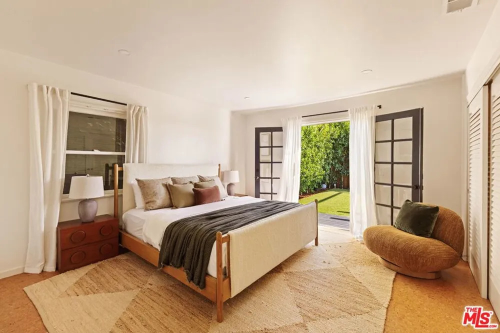 4016 Cumberland Avenue Los Angeles, CA 90027