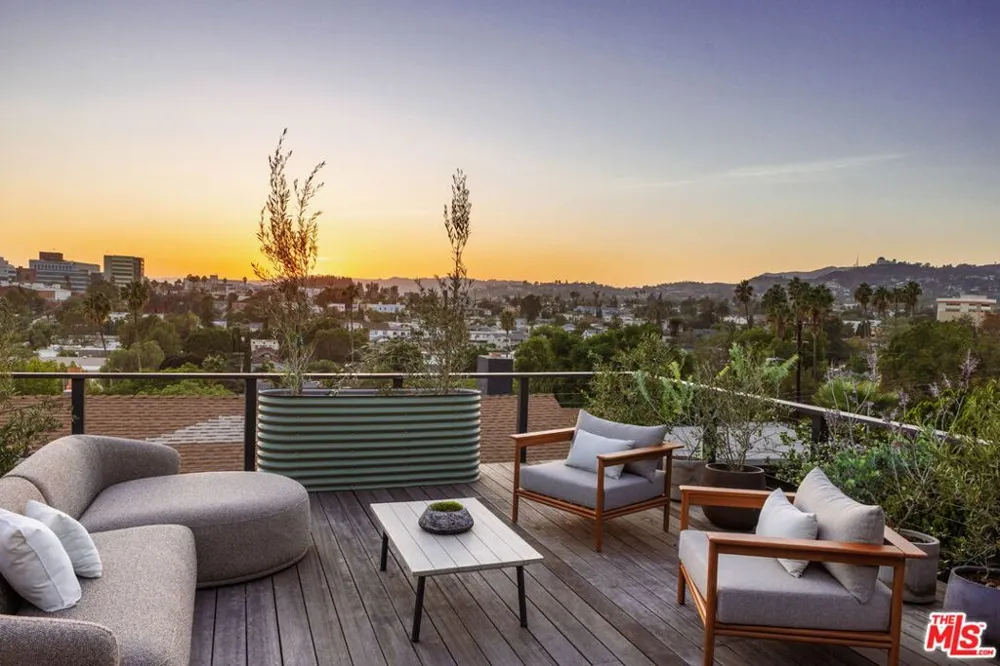 4016 Cumberland Avenue Los Angeles, CA 90027