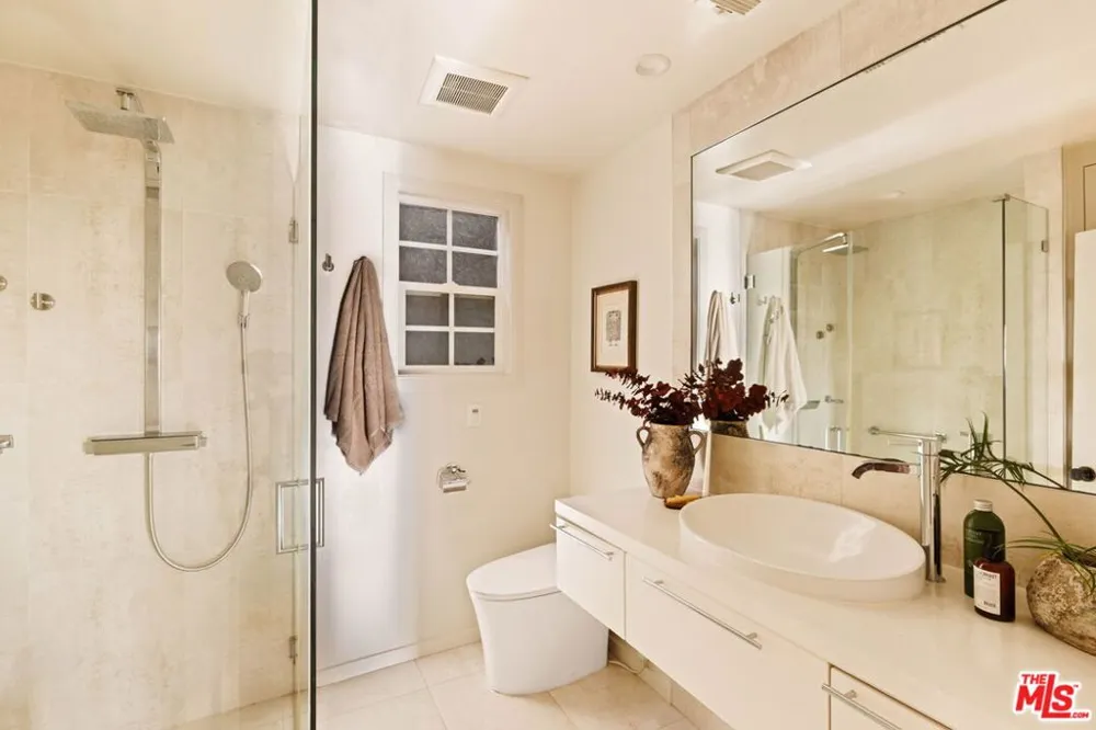 4016 Cumberland Avenue Los Angeles, CA 90027