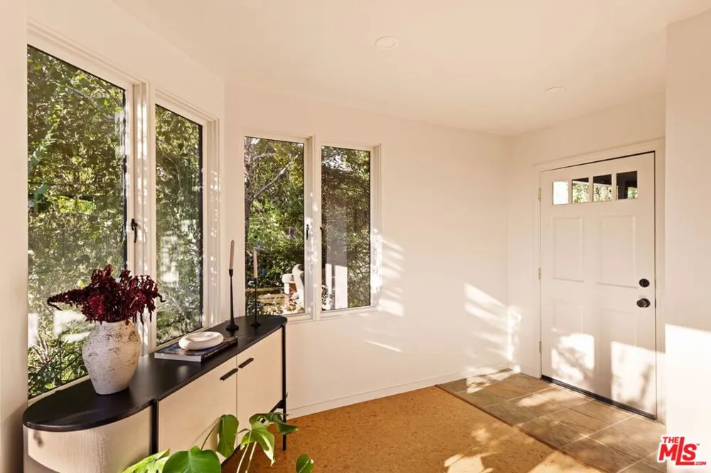 4016 Cumberland Avenue Los Angeles, CA 90027