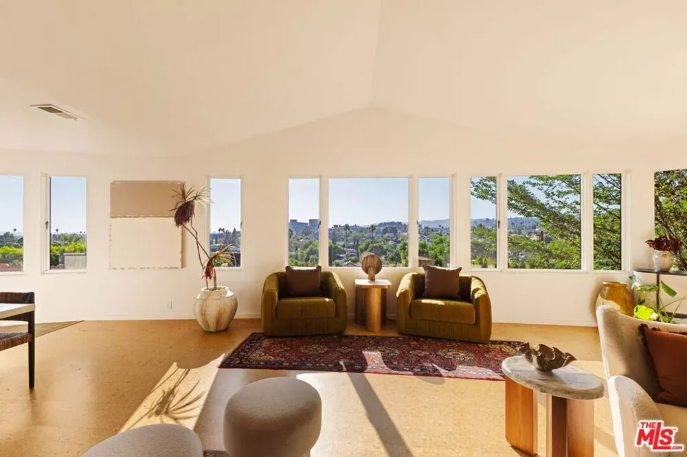 4016 Cumberland Avenue Los Angeles, CA 90027