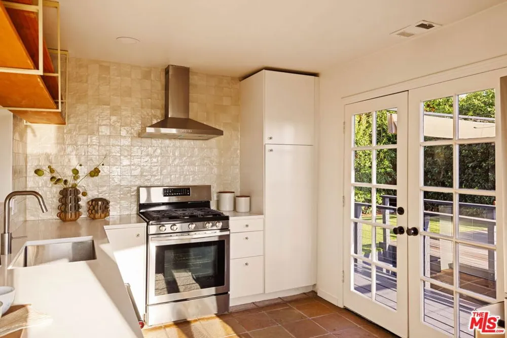 4016 Cumberland Avenue Los Angeles, CA 90027