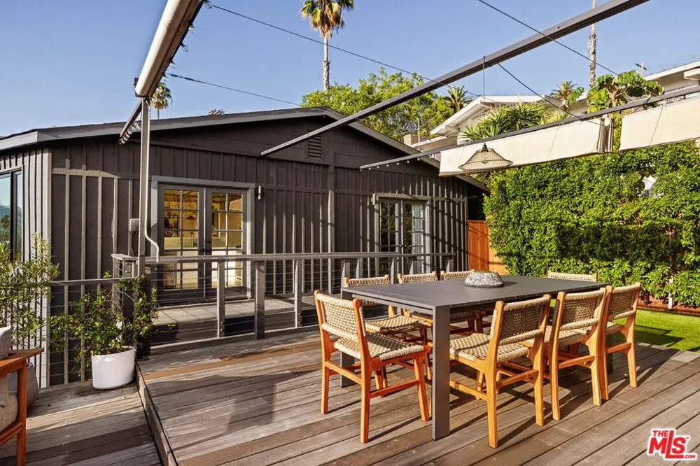 4016 Cumberland Avenue Los Angeles, CA 90027
