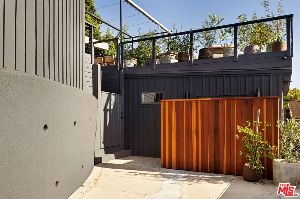 4016 Cumberland Avenue Los Angeles, CA 90027