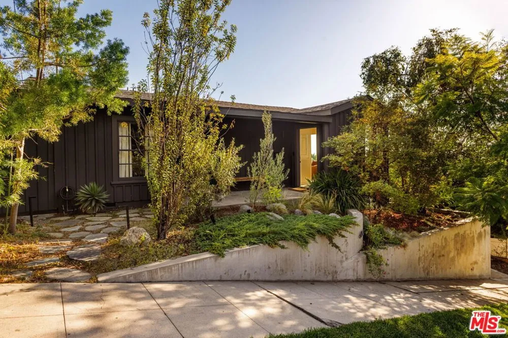 4016 Cumberland Avenue Los Angeles, CA 90027