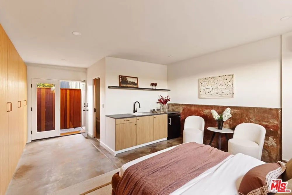 4016 Cumberland Avenue Los Angeles, CA 90027