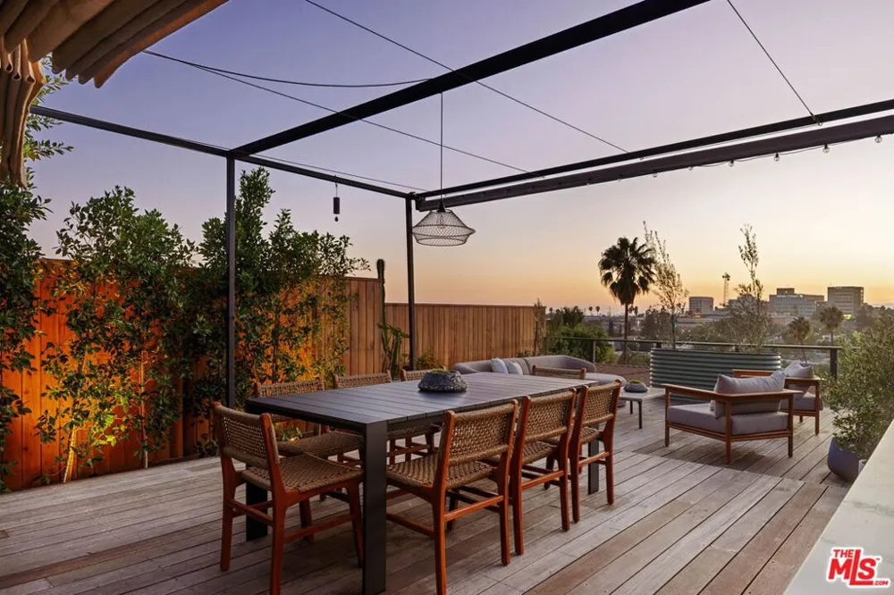 4016 Cumberland Avenue Los Angeles, CA 90027