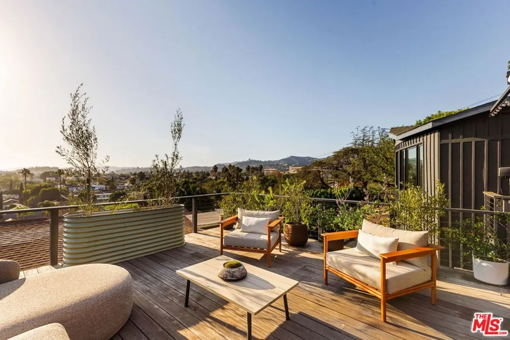 4016 Cumberland Avenue Los Angeles, CA 90027