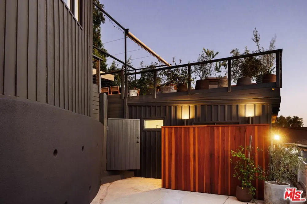 4016 Cumberland Avenue Los Angeles, CA 90027
