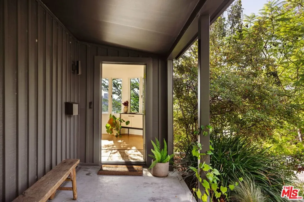 4016 Cumberland Avenue Los Angeles, CA 90027