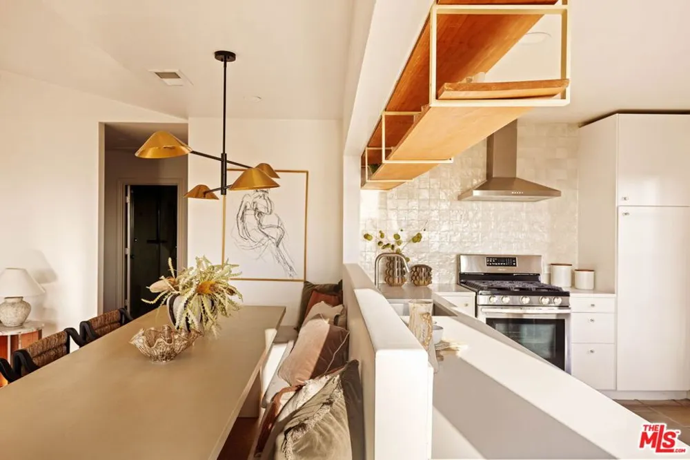 4016 Cumberland Avenue Los Angeles, CA 90027