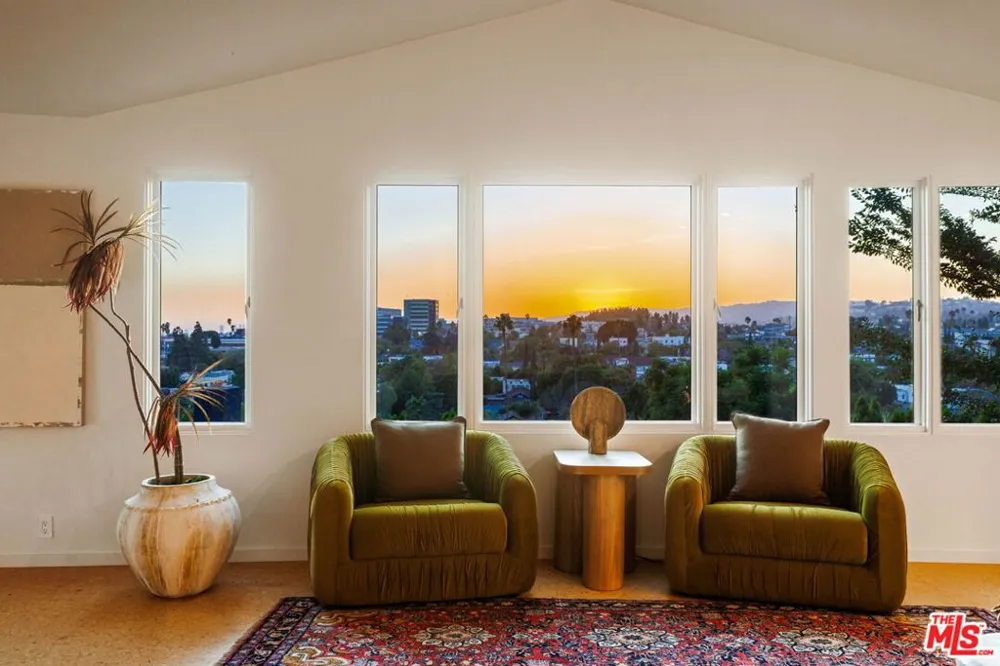 4016 Cumberland Avenue Los Angeles, CA 90027