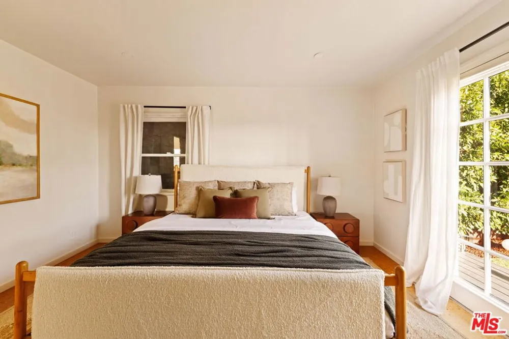 4016 Cumberland Avenue Los Angeles, CA 90027