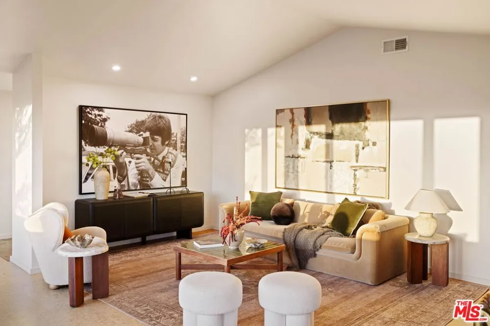 4016 Cumberland Avenue Los Angeles, CA 90027