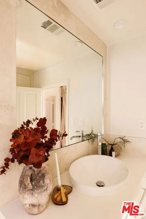 4016 Cumberland Avenue Los Angeles, CA 90027