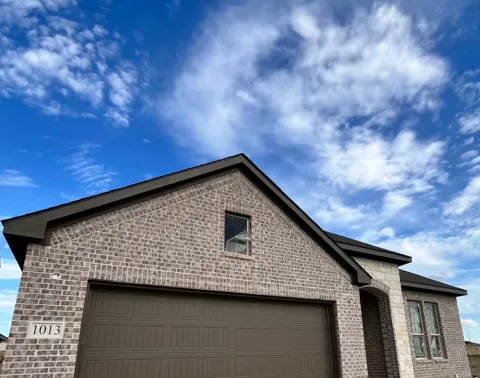 1013 Pecan Tree Lane