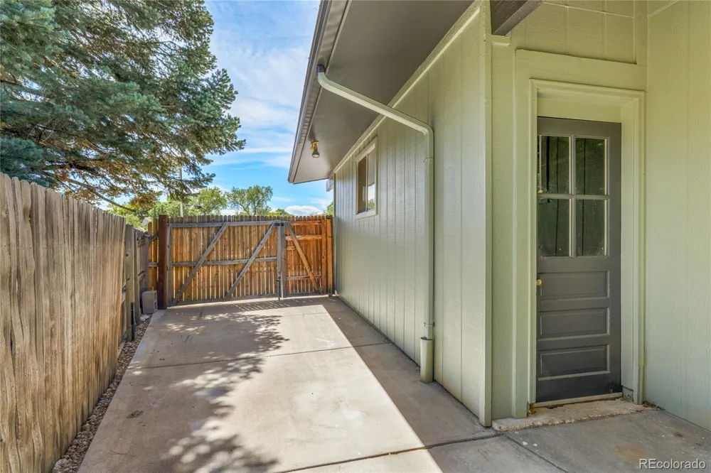 10579 W Warren Drive Lakewood, CO 80227
