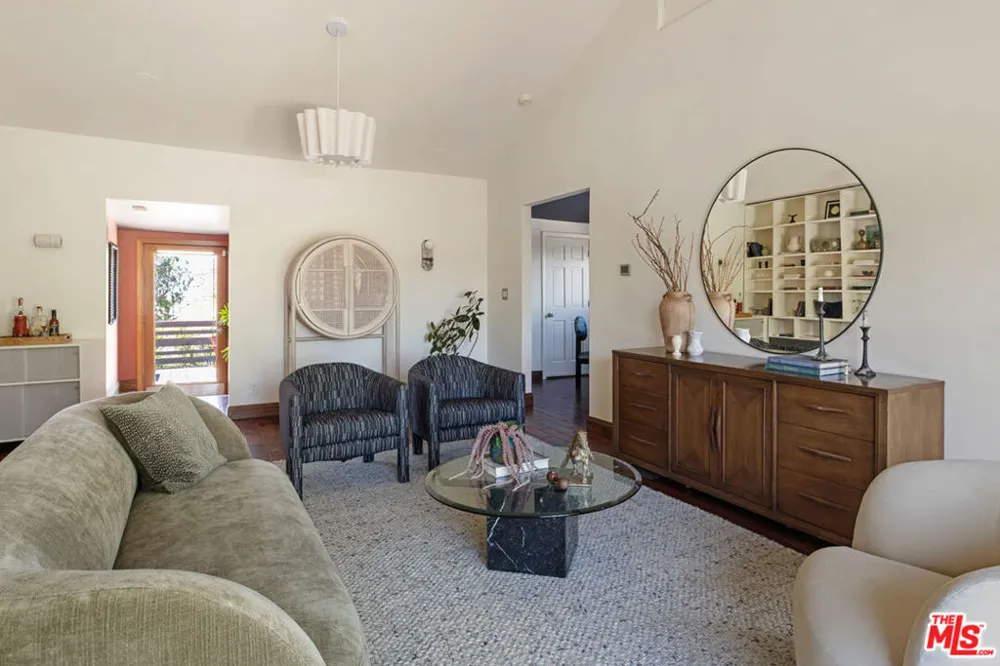 853 Tipton Terrace Los Angeles, CA 90042