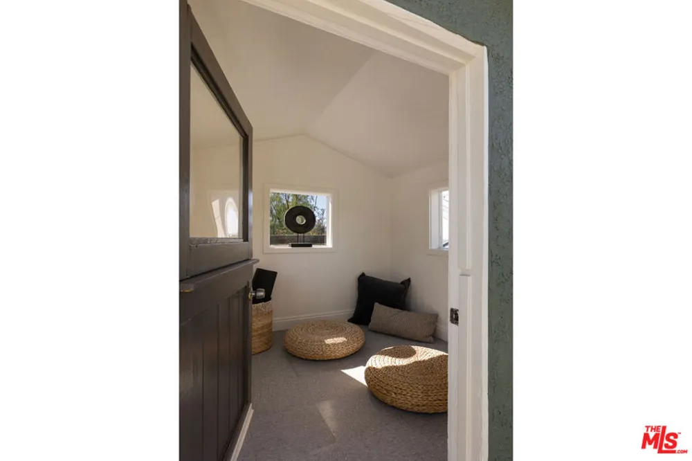 853 Tipton Terrace Los Angeles, CA 90042