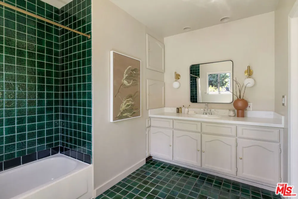 853 Tipton Terrace Los Angeles, CA 90042