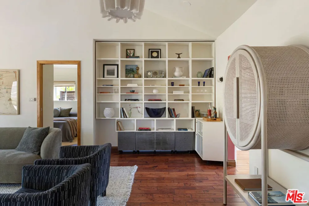 853 Tipton Terrace Los Angeles, CA 90042