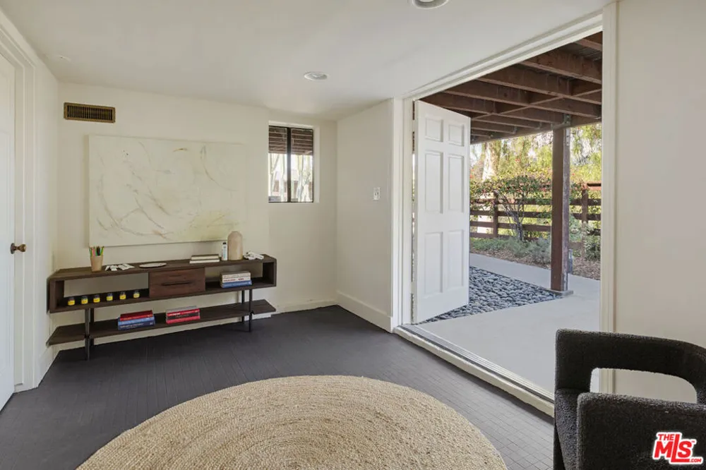 853 Tipton Terrace Los Angeles, CA 90042