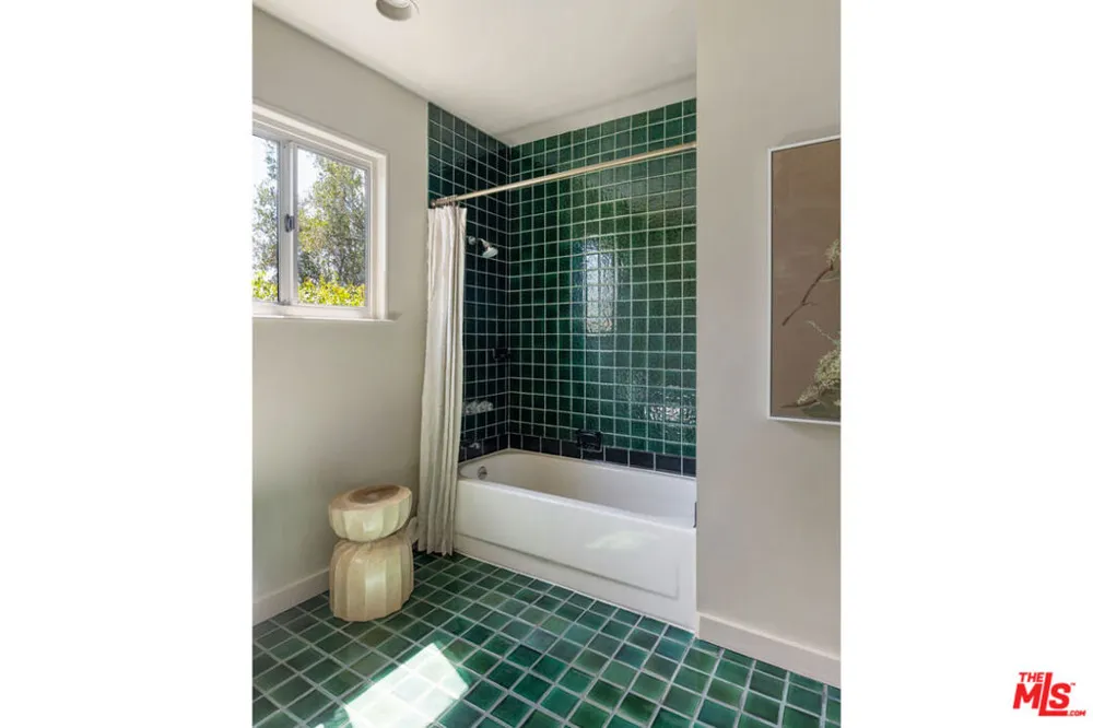 853 Tipton Terrace Los Angeles, CA 90042