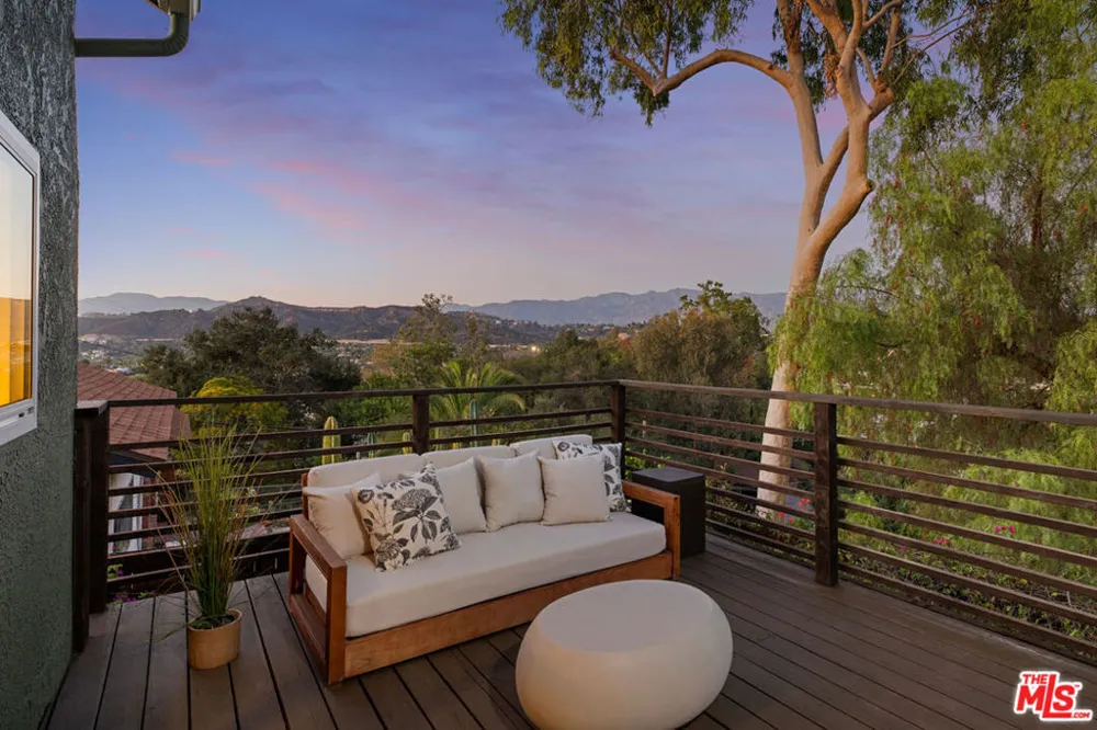 853 Tipton Terrace Los Angeles, CA 90042