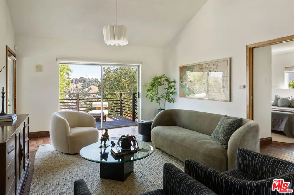 853 Tipton Terrace Los Angeles, CA 90042