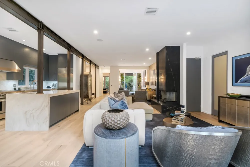 8719 Rosewood Avenue West Hollywood, CA 90048