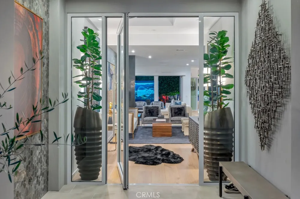 8719 Rosewood Avenue West Hollywood, CA 90048