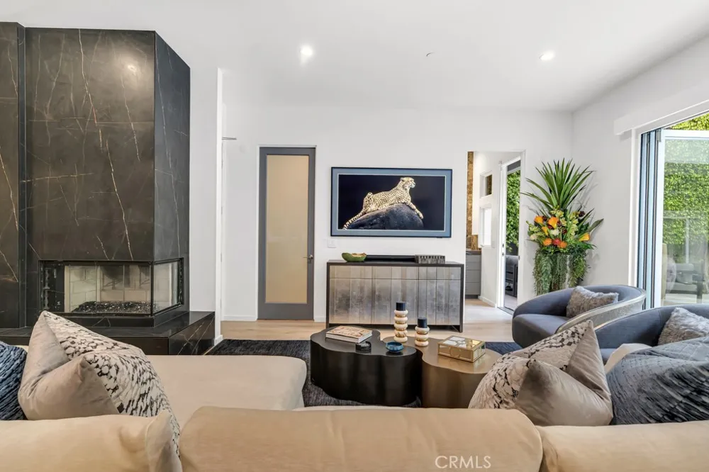 8719 Rosewood Avenue West Hollywood, CA 90048