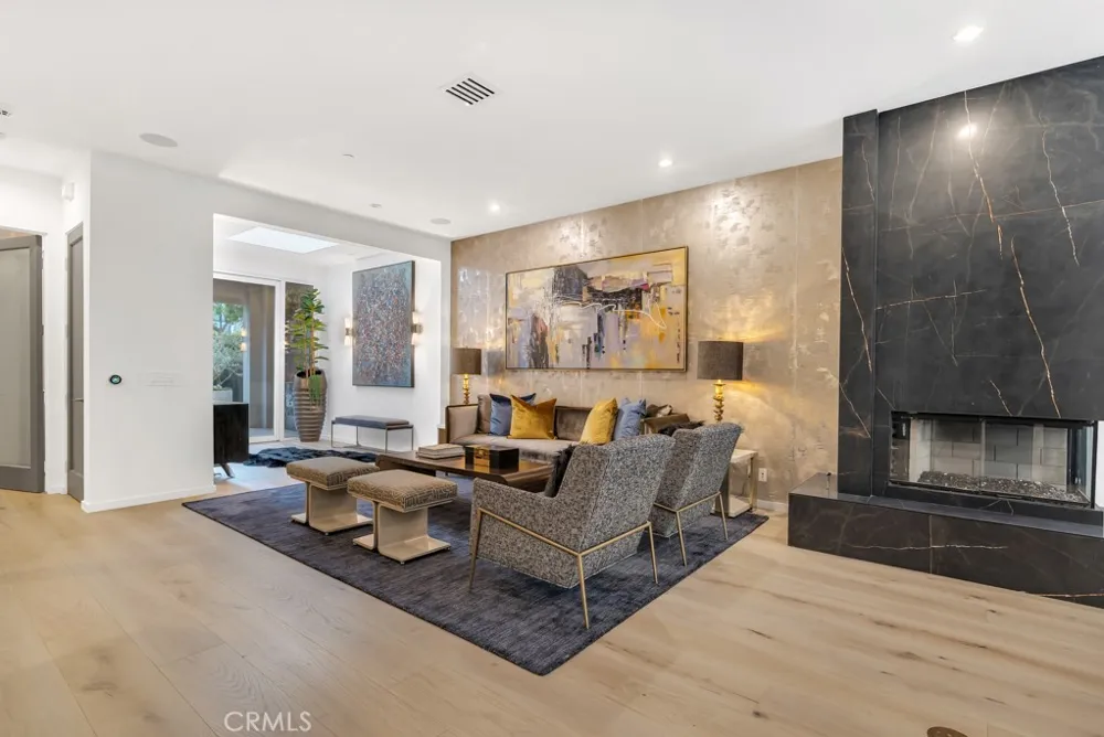 8719 Rosewood Avenue West Hollywood, CA 90048