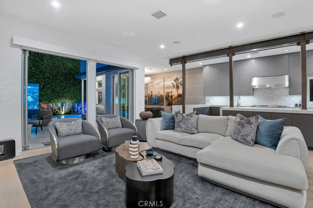 8719 Rosewood Avenue West Hollywood, CA 90048