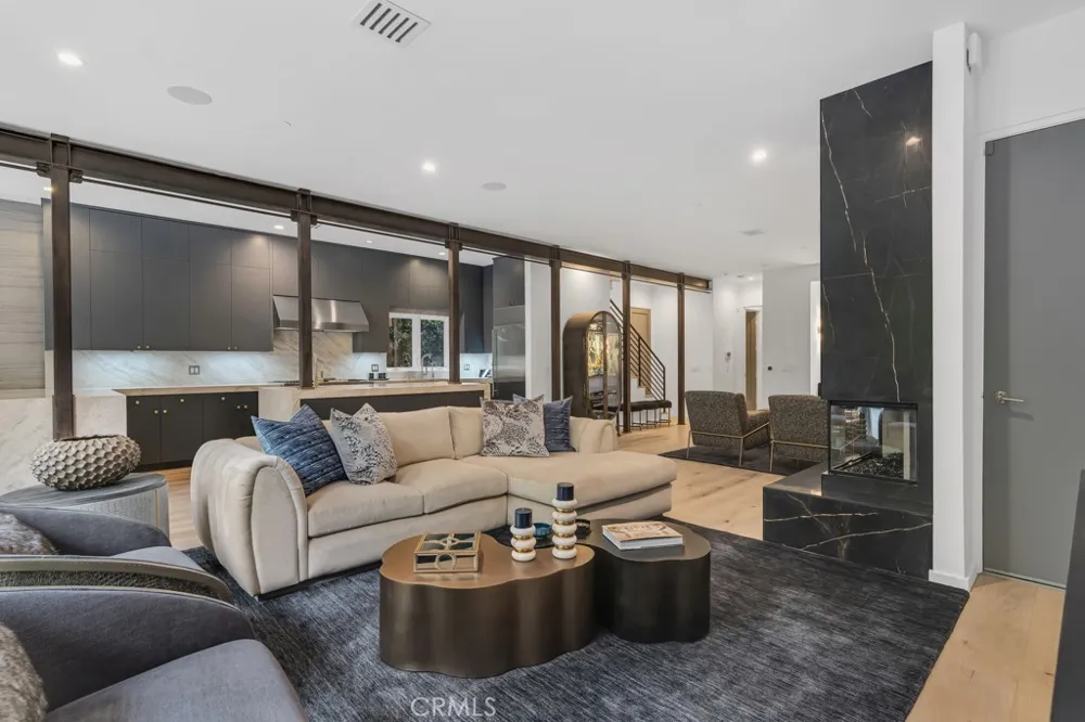 8719 Rosewood Avenue West Hollywood, CA 90048