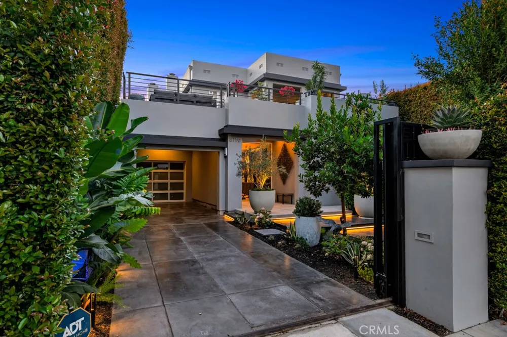 8719 Rosewood Avenue West Hollywood, CA 90048