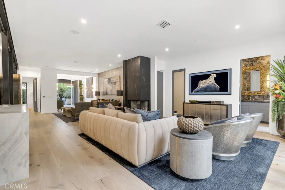 8719 Rosewood Avenue West Hollywood, CA 90048