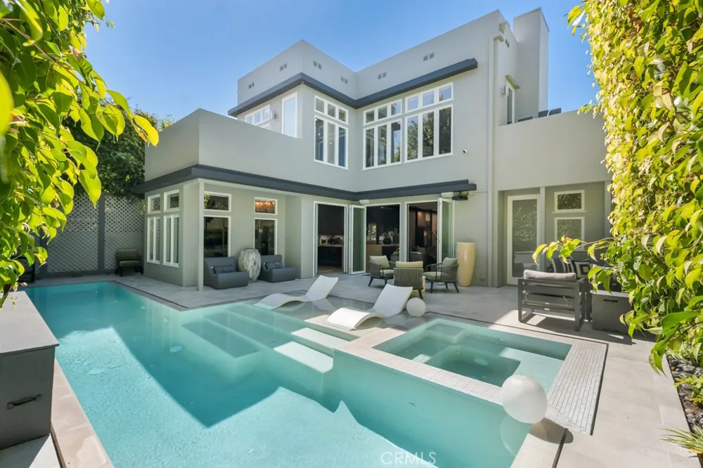 8719 Rosewood Avenue West Hollywood, CA 90048