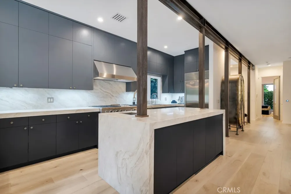 8719 Rosewood Avenue West Hollywood, CA 90048