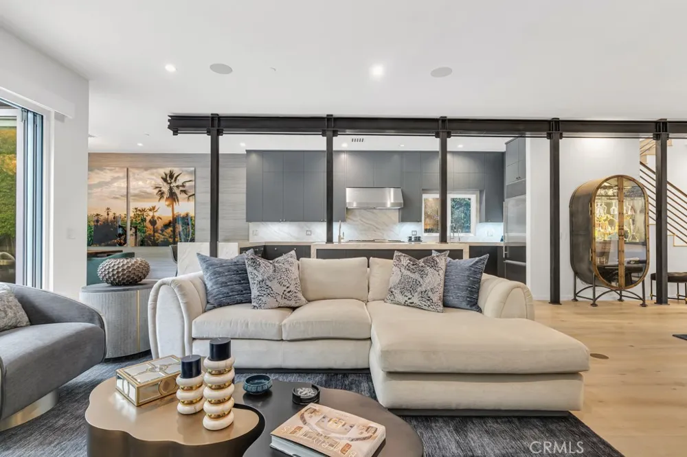 8719 Rosewood Avenue West Hollywood, CA 90048