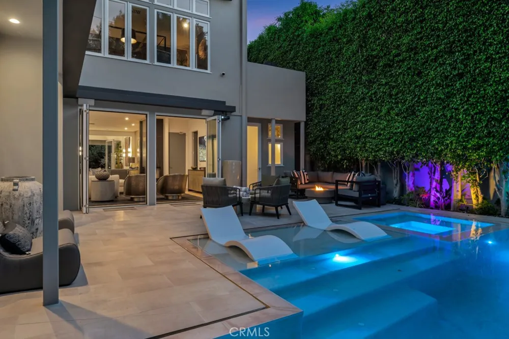 8719 Rosewood Avenue West Hollywood, CA 90048