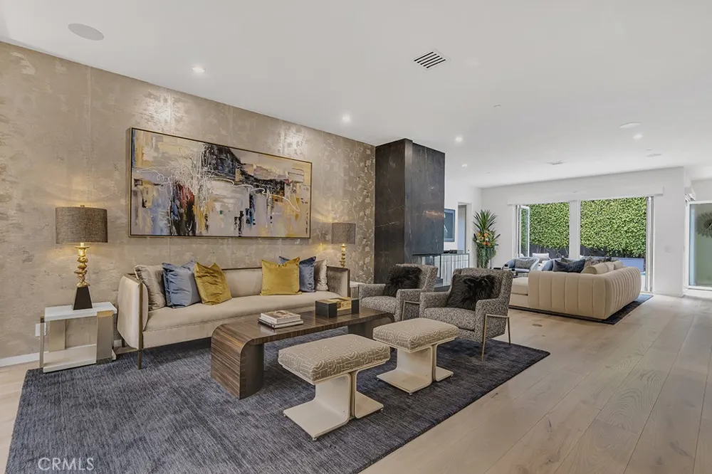 8719 Rosewood Avenue West Hollywood, CA 90048