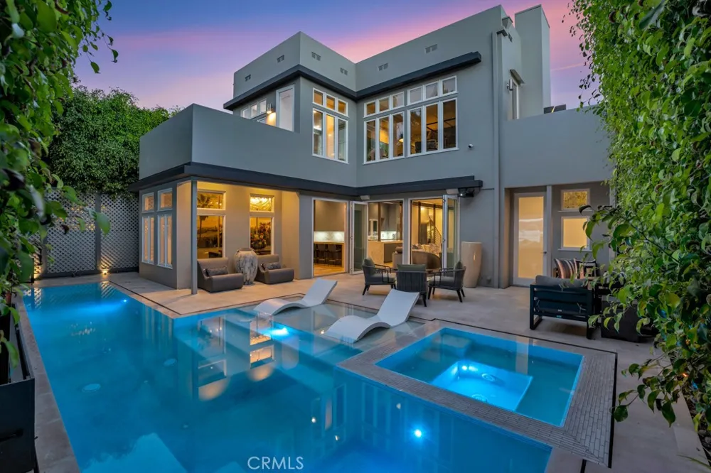 8719 Rosewood Avenue West Hollywood, CA 90048