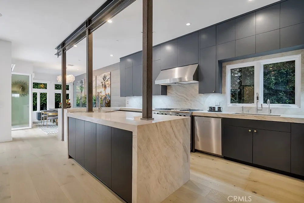 8719 Rosewood Avenue West Hollywood, CA 90048