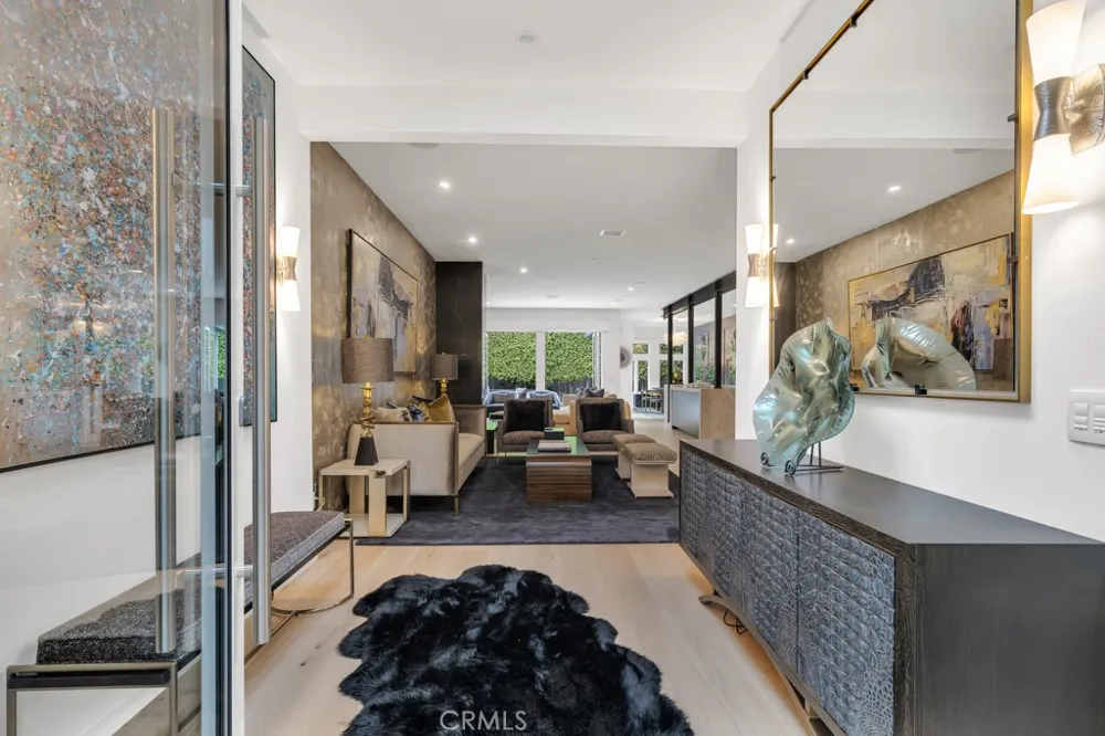 8719 Rosewood Avenue West Hollywood, CA 90048